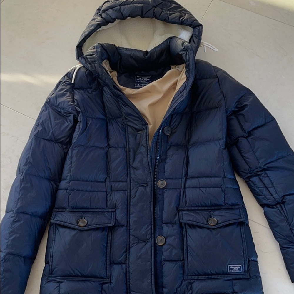Nice warm winter jacket !!like new !!